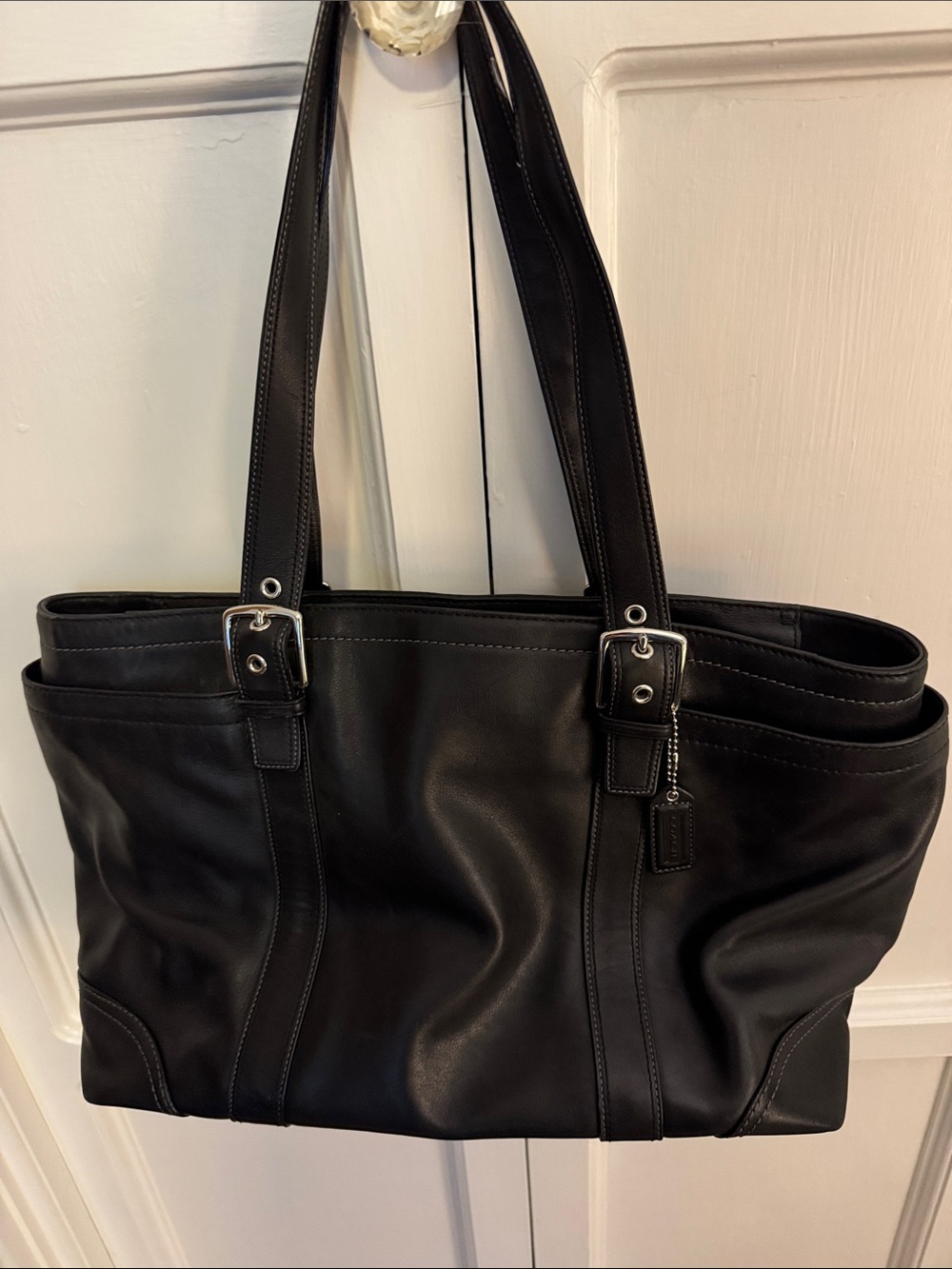 Coach Classic Black Leather Tote Bag - Sleek Everyday Carry